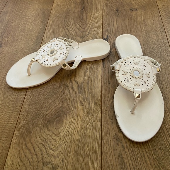 2/20 White Sandals With White Stitching - Picture 2 of 3